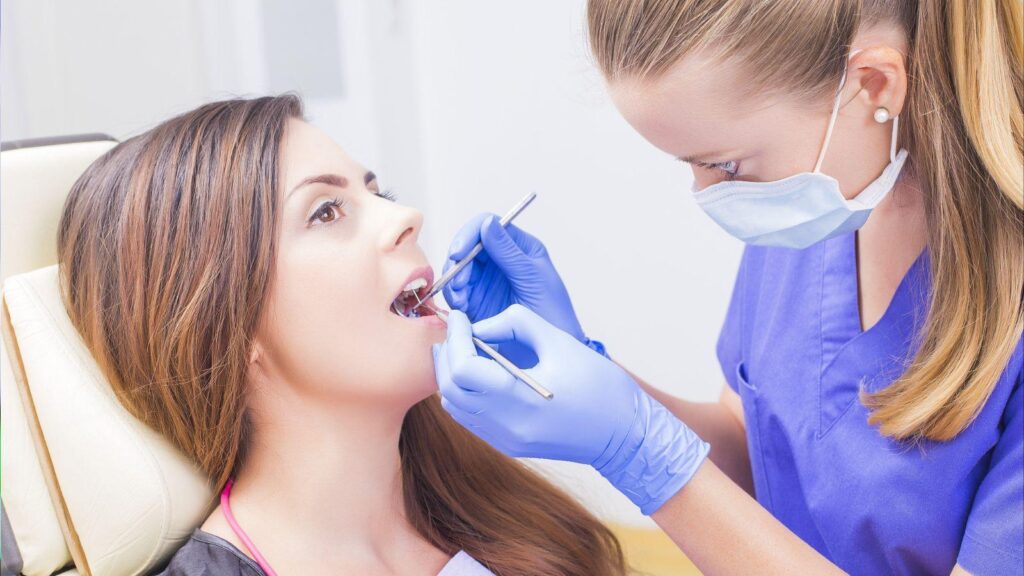 urgent dental symptoms, signs needing dental visit, dentist emergency signs, oral health warning signs, tooth pain urgent care, gum bleeding when to see dentist, persistent toothache symptoms, dental health warning signs, when to see a dentist immediately, signs of dental infection